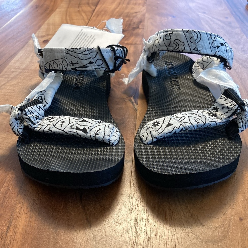 NWT Arizona Love Trekky White Bandana Sandal - Picture 7 of 15